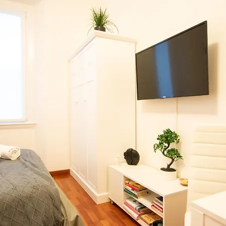 Ihost Studio - Fogazzaro 8 Daire Milano